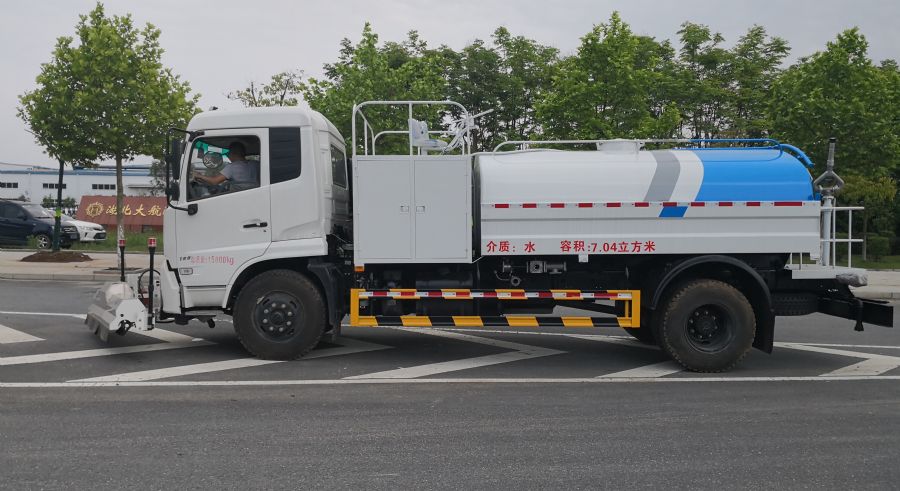 東風天錦路面清洗車