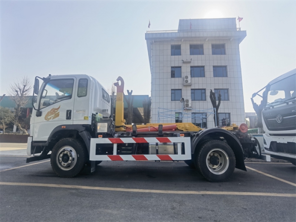 重汽豪曼建筑垃圾專用勾臂垃圾車