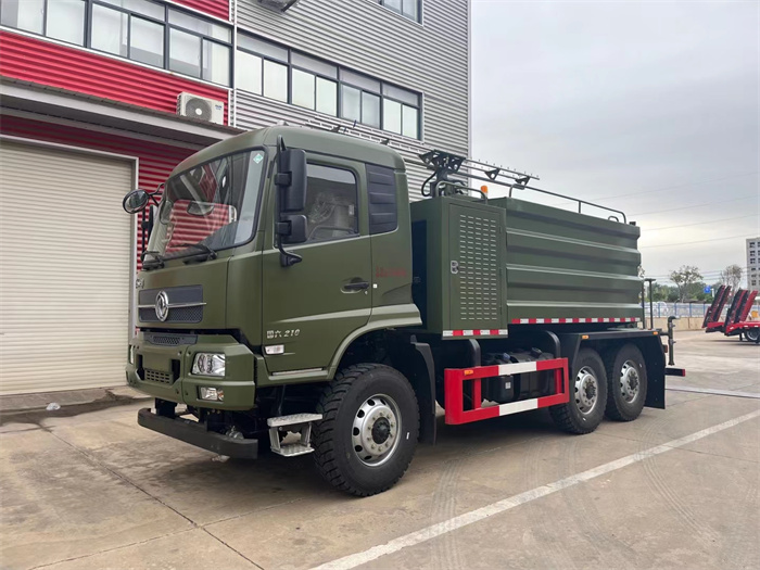 東風(fēng)天錦光伏板、鐵路清洗車